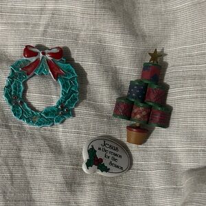Vintage Hallmark Xmas Festive Holiday Brooch Set